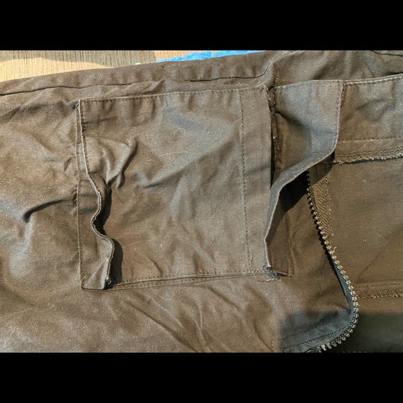 Zipper Closure Black Cargo Pants - Picture 4 of 5
